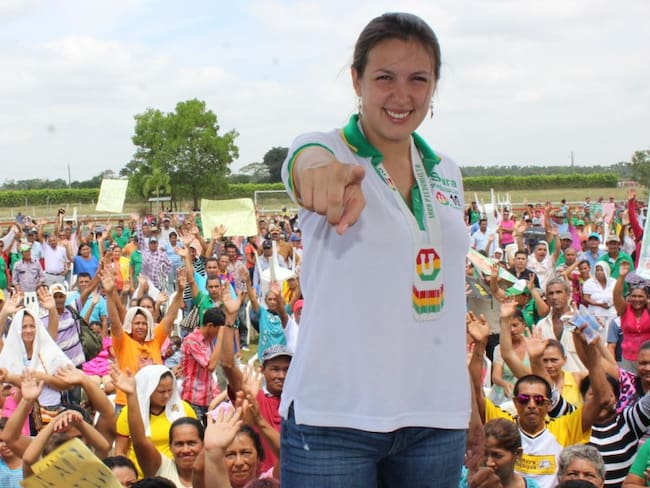 La representante a la Cámara por Córdoba Sara Piedrahita, en campaña por el partido de la U en 2014. 
