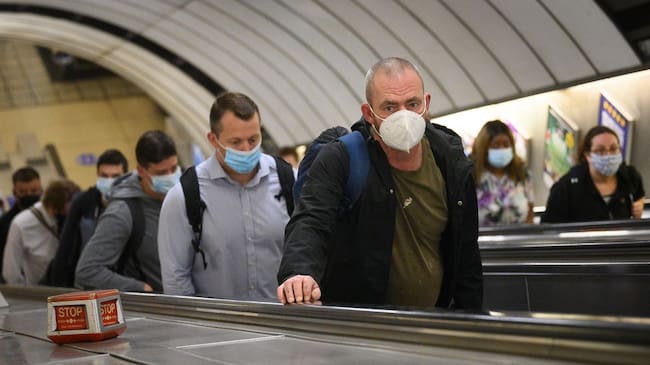 Las autoridades británicas esperan que el uso de este pasaporte permita reanudar varias actividades clausuradas por la pandemia.