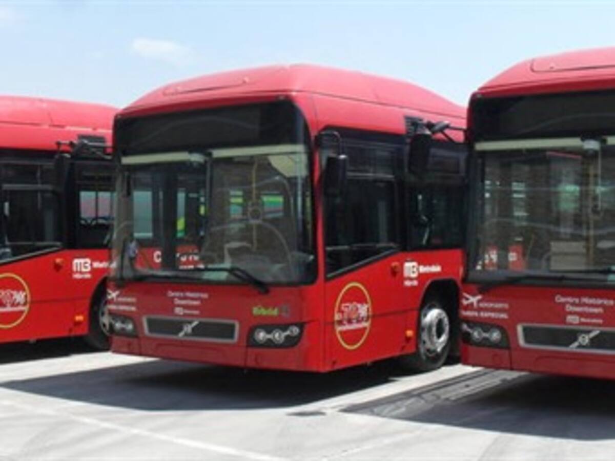 México presentó la nueva flota de ocho autobuses de propulsión híbrida