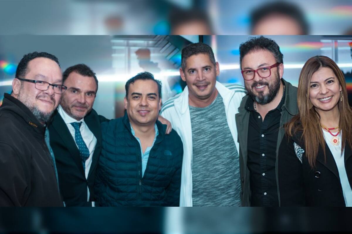 Directivos y talentos radiales de Caracol asistieron al estreno de la obra "Amor en tiempos de radio"