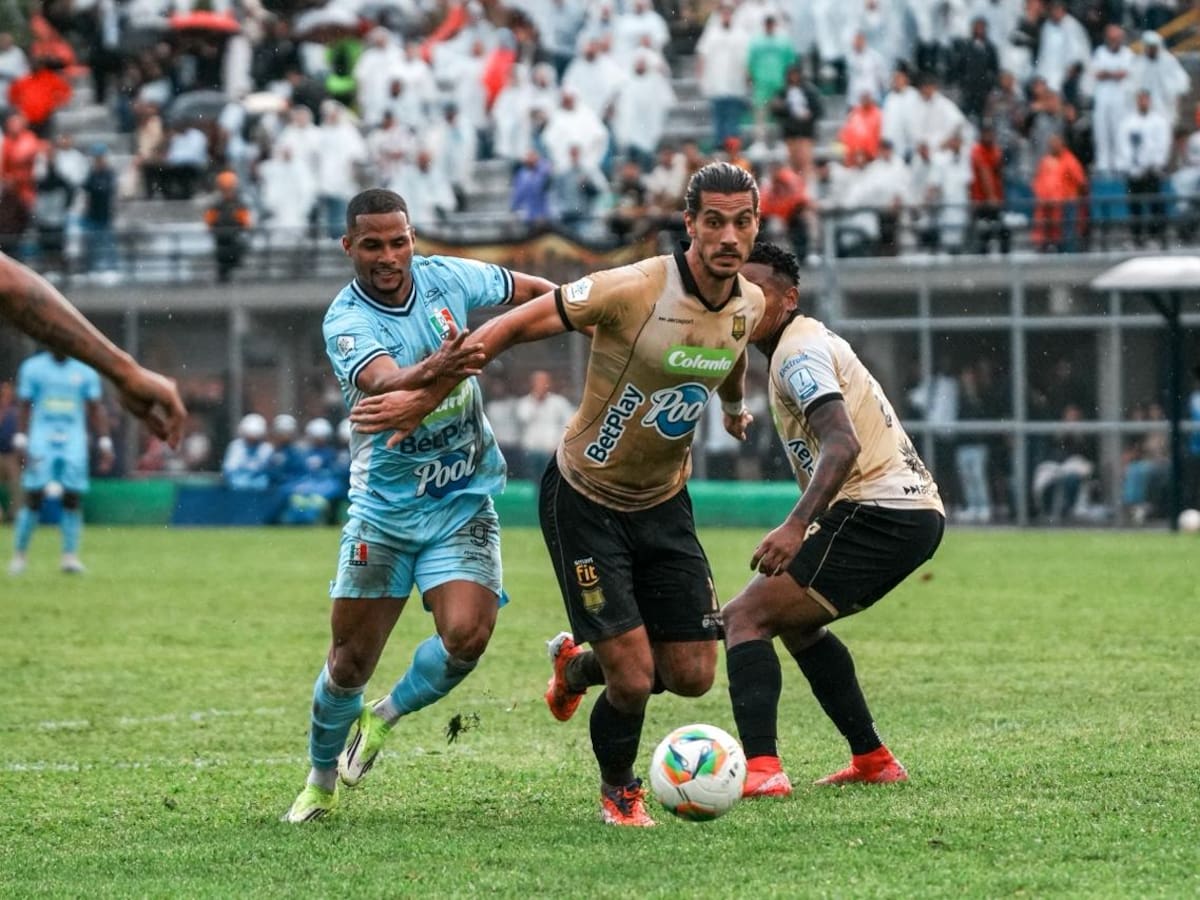 Empate con polémica: Águilas y Once Caldas firmaron un 2-2 lleno de drama