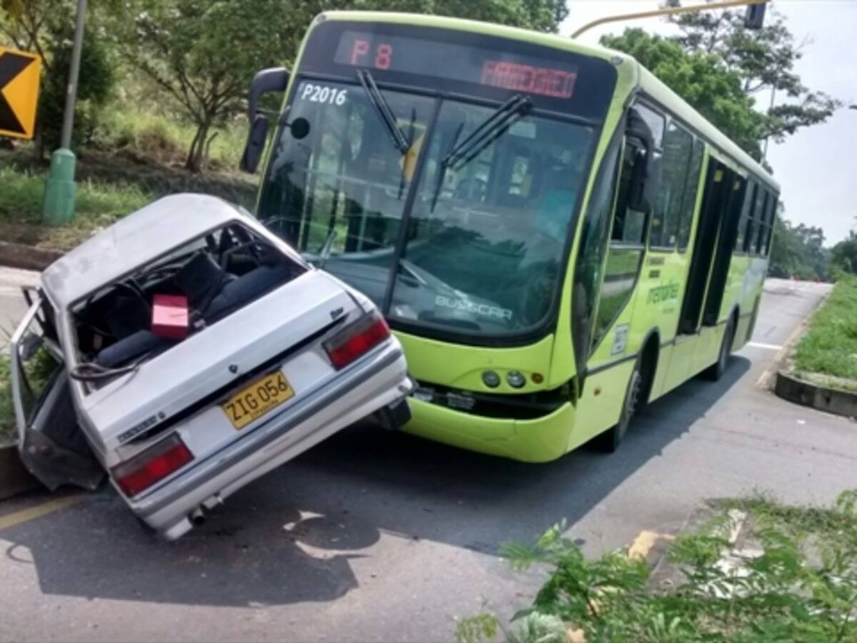 4 pasajeros del Metrolínea quedaron heridos tras accidente en Piedecuesta