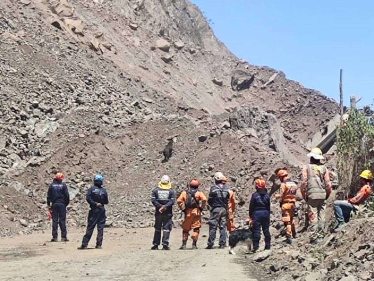 Encuentran tres cuerpos sin vida en derrumbe de Uramita