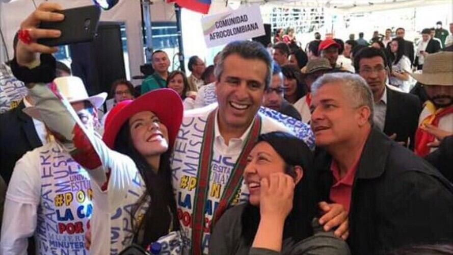 Funcionarios de la Uspec acompañaron a senador Luis Fernando Velasco en el lanzamiento de su campaña. Foto: W Radio