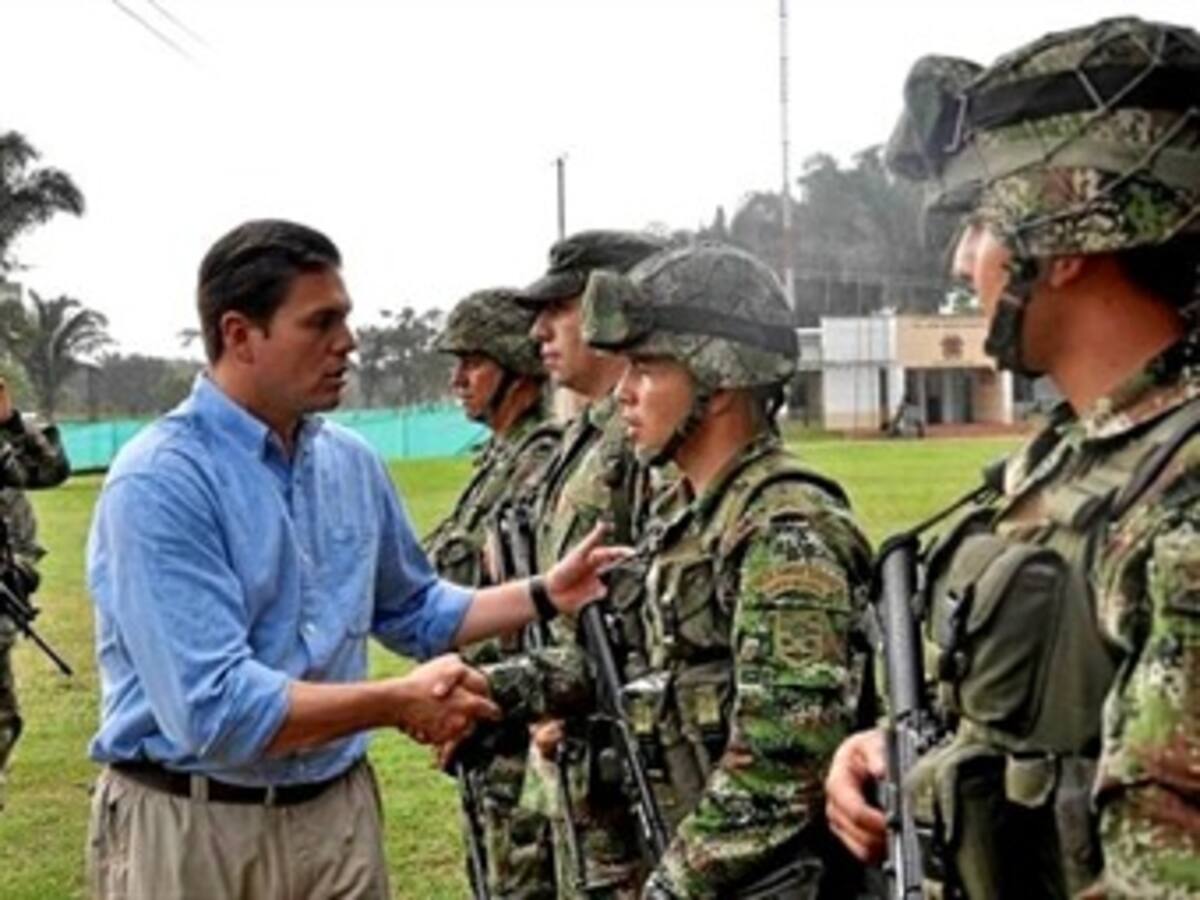 Crimen de líder indígena demuestra que Fuerza Pública es necesaria en sus regiones: Mindefensa