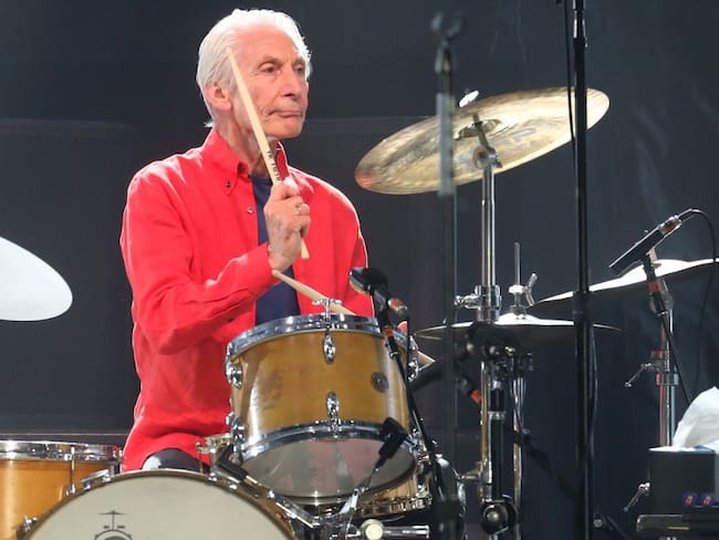 Murió Charlie Watts, baterista de The Rolling Stones, a los 80 años.