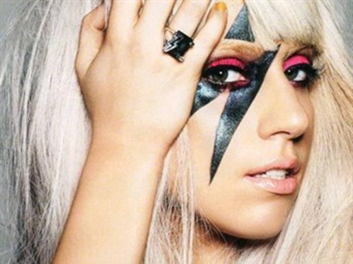 El primer ministro japonés agradece a Lady Gaga su solidaridad tras el sismo