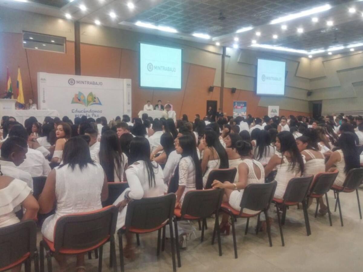 Más de 300 víctimas del conflicto armado se graduaron en Barranquilla