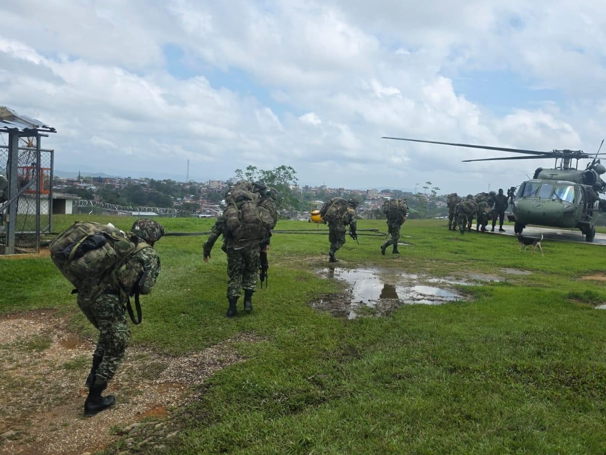 No sé cuál es la demora del Ejército para llegar a la zona de desplazados en Segovia: gobernación
