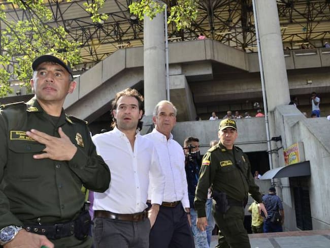 Alcalde de Medellín se enfrenta con alias Popeye por hurtos en la ciudad
