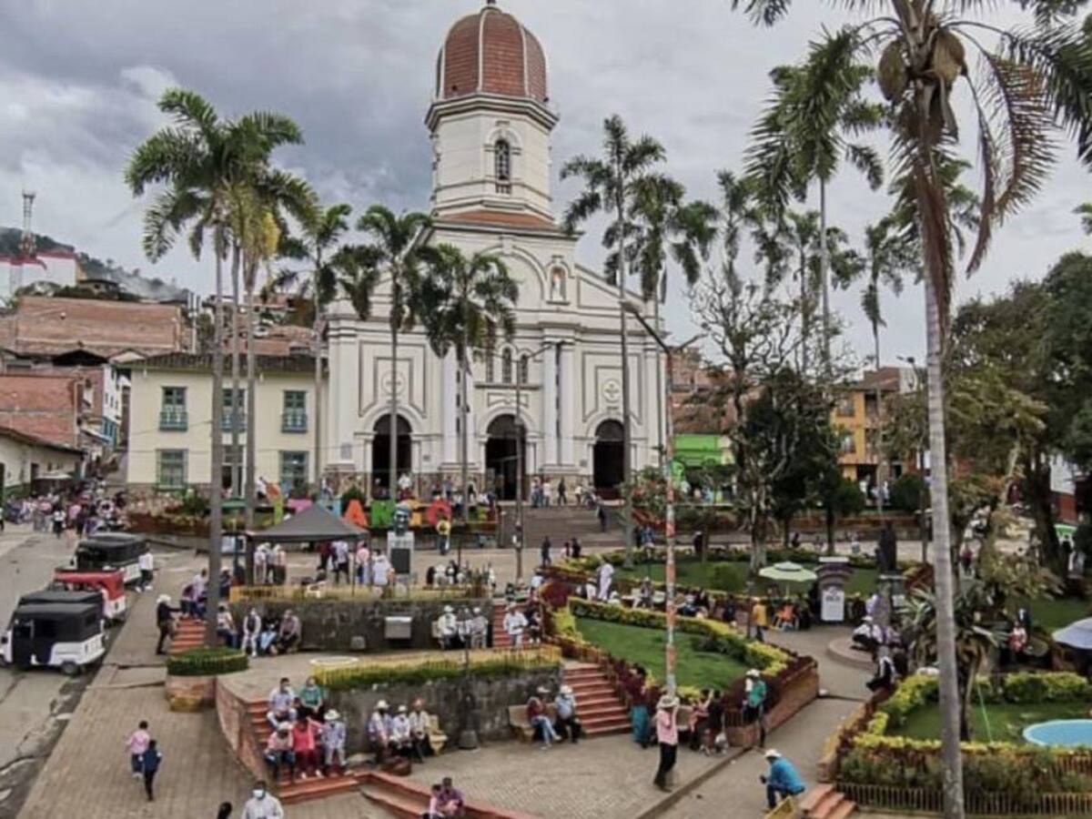 Municipios cercanos a Hidroituango, en vilo por riesgo en el vertedero y desempleo