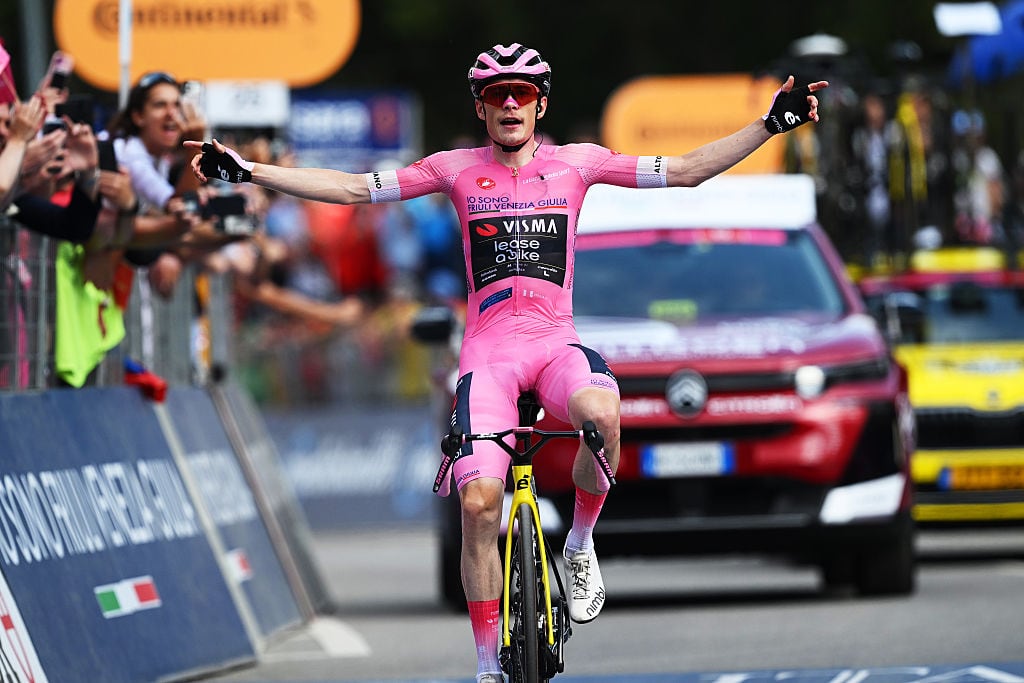 Jonas Vingegaard gana la etapa 16 del Giro de Italia y Egan Bernal entra al top-10 de la general. (Photo by Dario Belingheri/Getty Images)