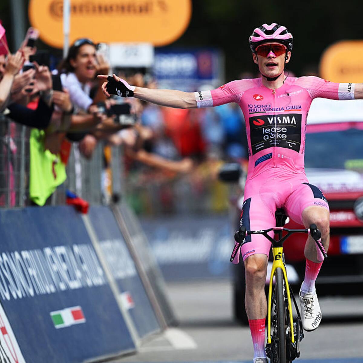 Jonas Vingegaard gana la etapa 16 del Giro de Italia y Egan Bernal entra al top-10 de la general