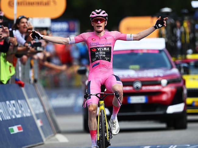 Jonas Vingegaard gana la etapa 16 del Giro de Italia y Egan Bernal entra al top-10 de la general. (Photo by Dario Belingheri/Getty Images)