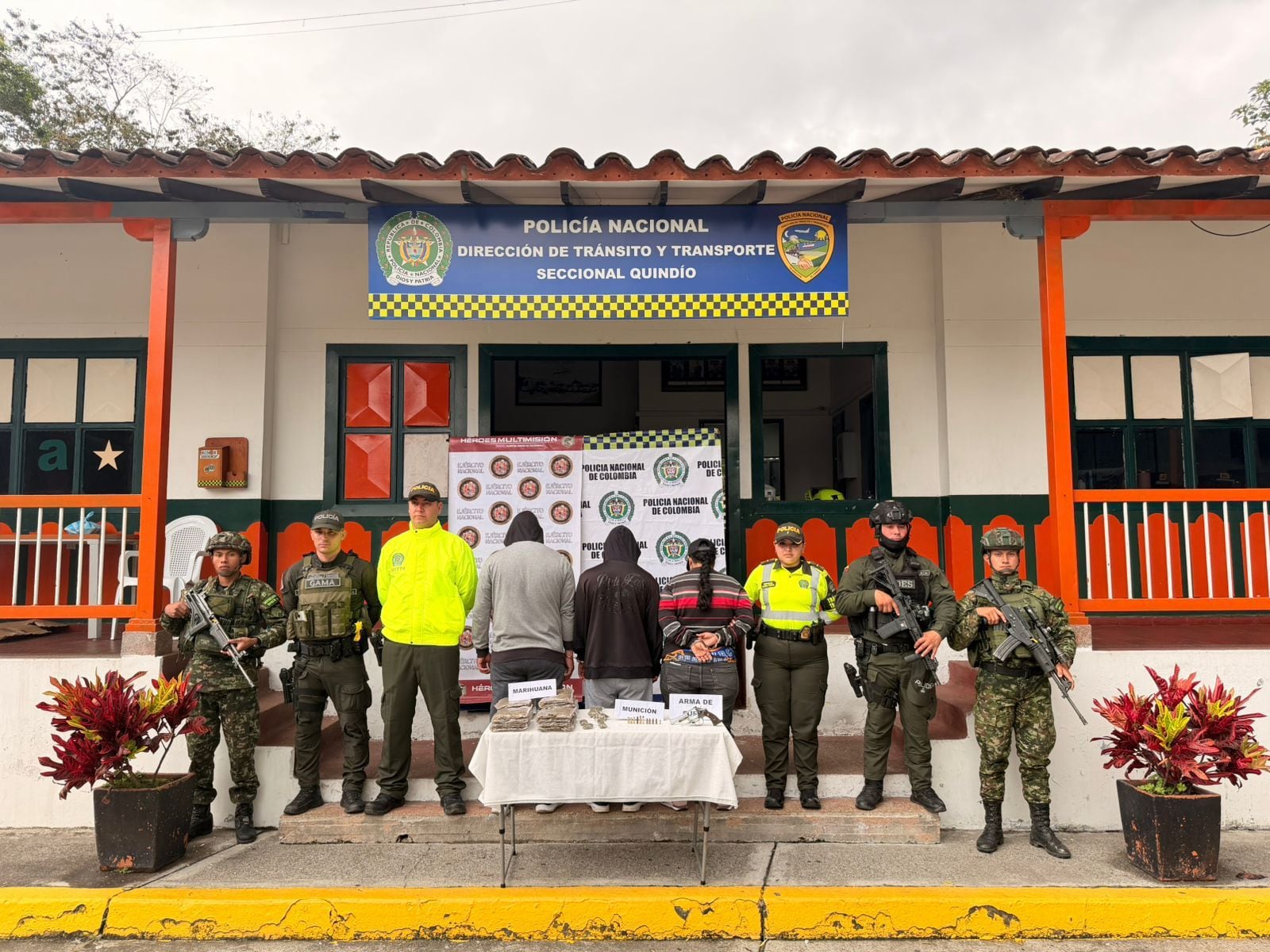 Capturados por tráfico de drogas en el Quindío. Foto: Cortesía Ejército