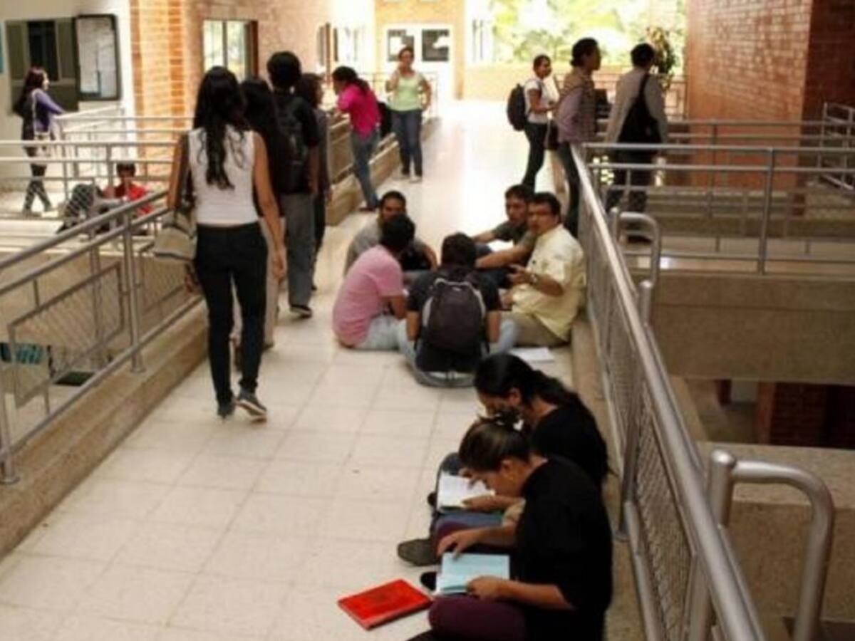 Abierta convocatoria para becas universitarias en Santander