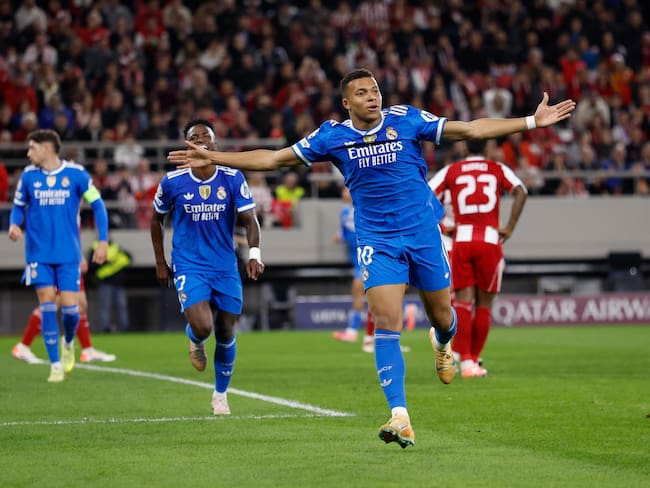 Kylian Mbappé festeja uno de sus cuatro goles ante el Olympiacos. (Photo by David S. Bustamante/Real Madrid via Getty Images)