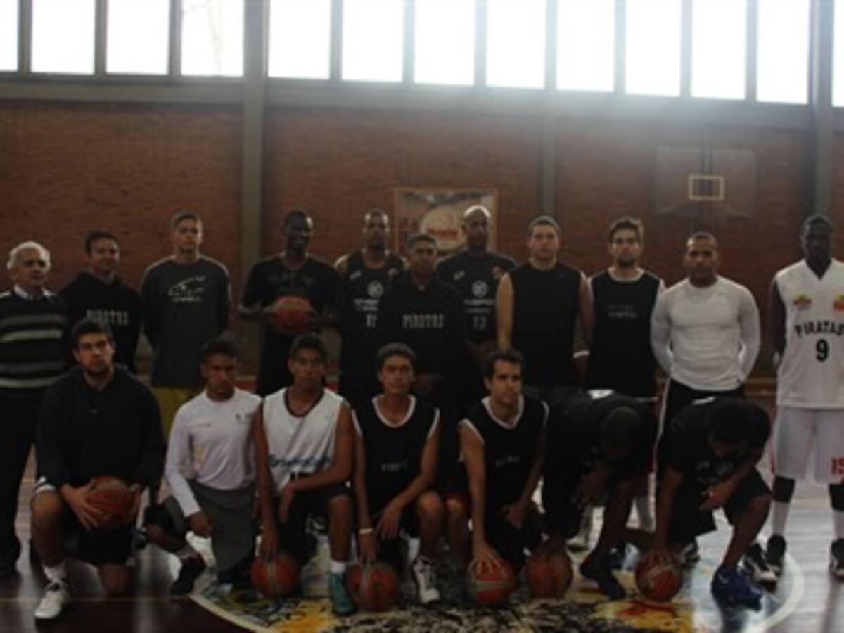 Piratas presentó su equipo para la Liga Profesional