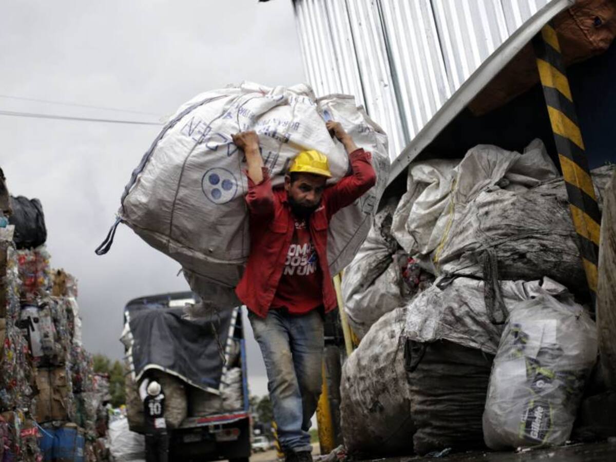 Gobierno entregaría apoyo económico a recicladores para fortalecer el sector