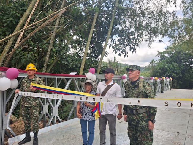 Puente militar en operación en zona rural de Calarcá, Quindío. Foto: Vanessa Porras