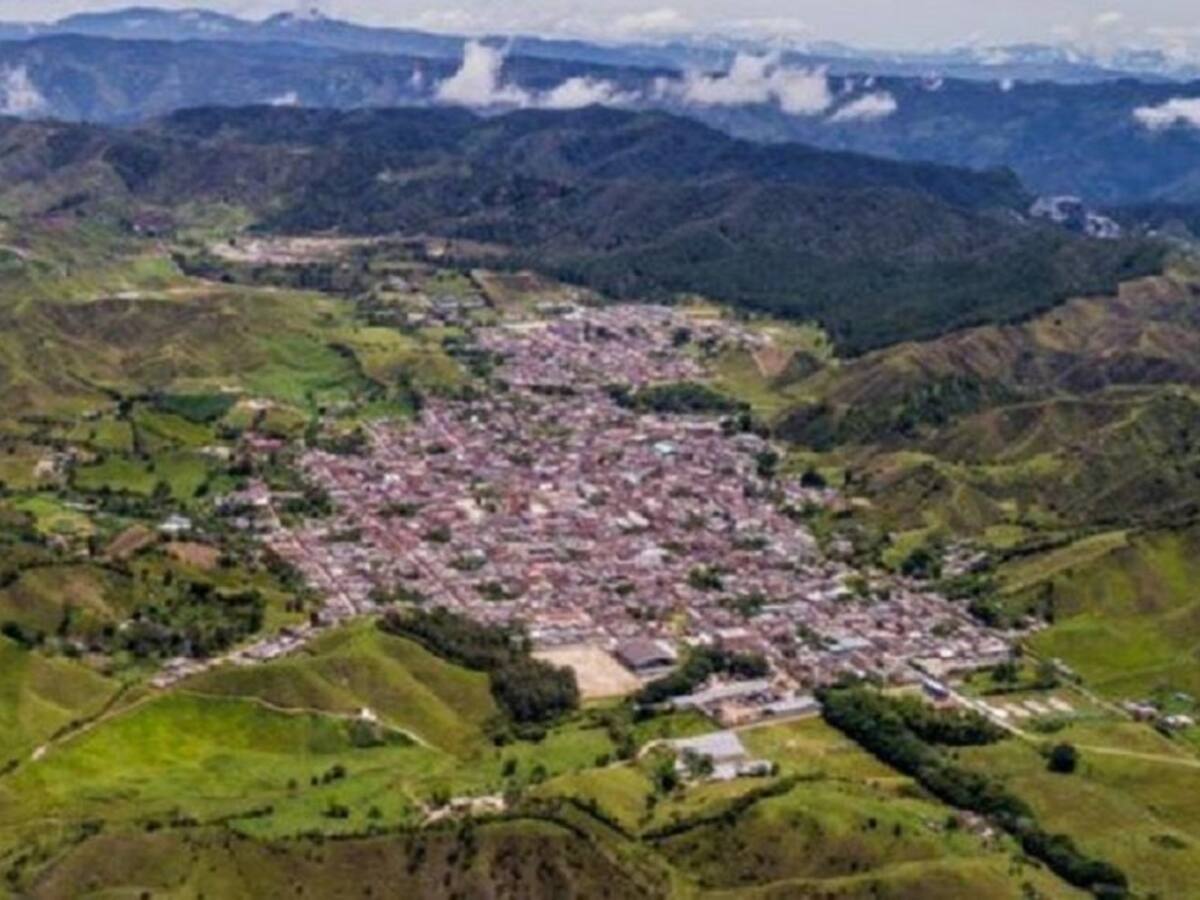 Denuncian violación al Derecho Internacional Humanitario, tras toma ilegal de una escuela en Amalfi