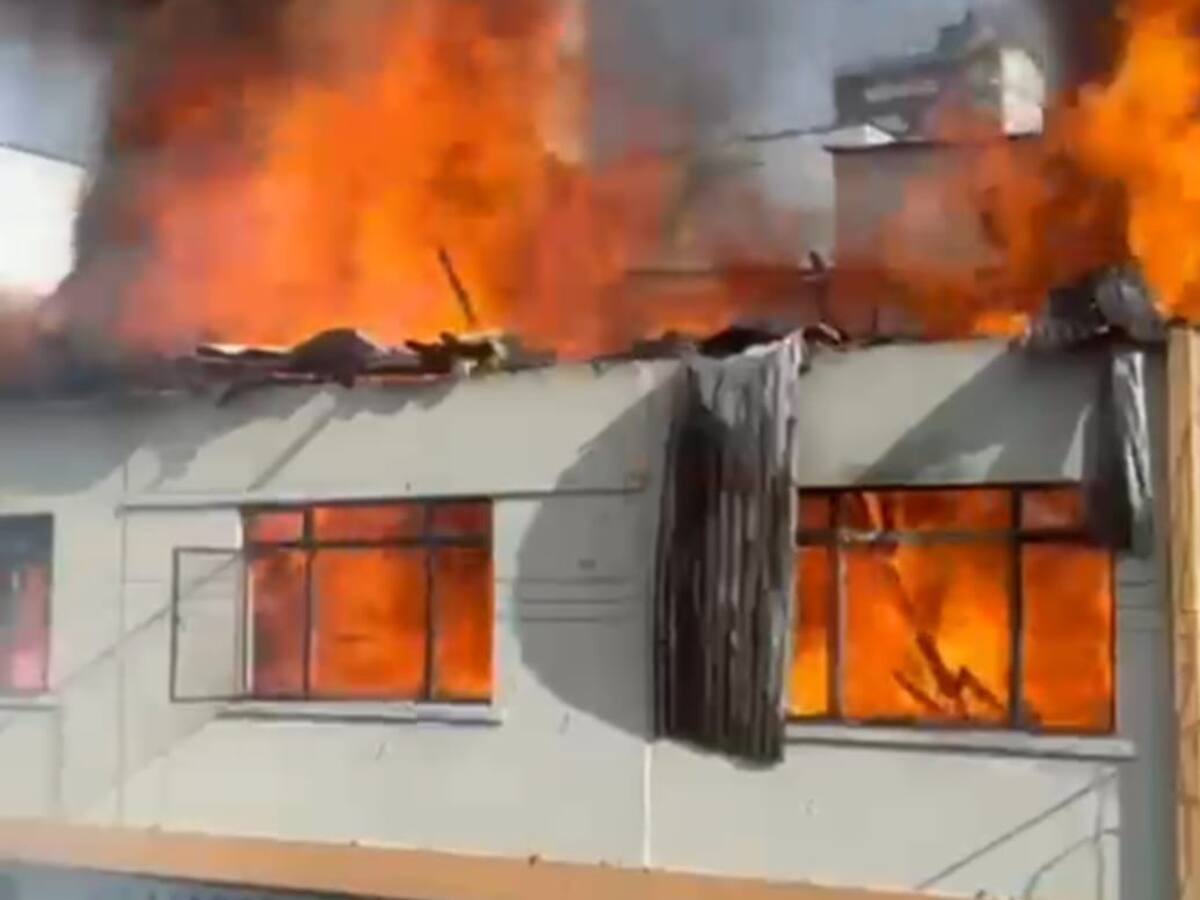 Incendio afectó varios locales comerciales en el centro de Manizales