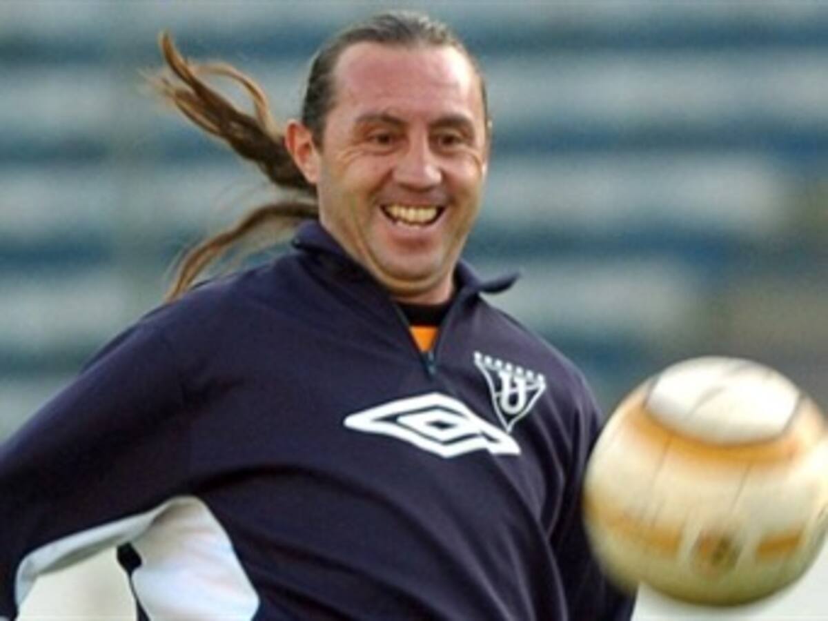 "Yo no descartaría a un jugador como Radamel Falcao": Álex Aguinaga