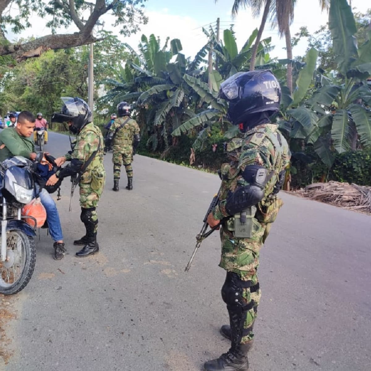 Investigan muerte de conductor en medio de un operativo militar