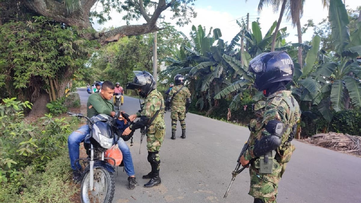 Investigan muerte de conductor en medio de un operativo militar