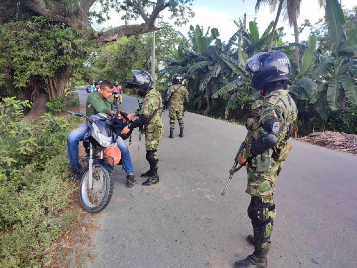 Investigan muerte de conductor en medio de un operativo militar