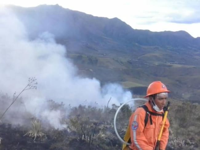 Grave incendio forestal en el páramo de Güina en Boyacá