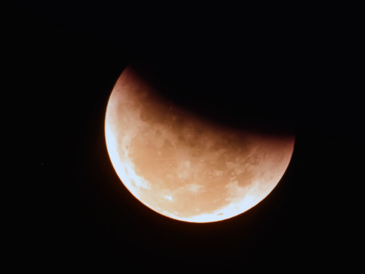 A qué hora aparecerá el eclipse lunar parcial en Bogotá: Cuatro recomendaciones para verlo