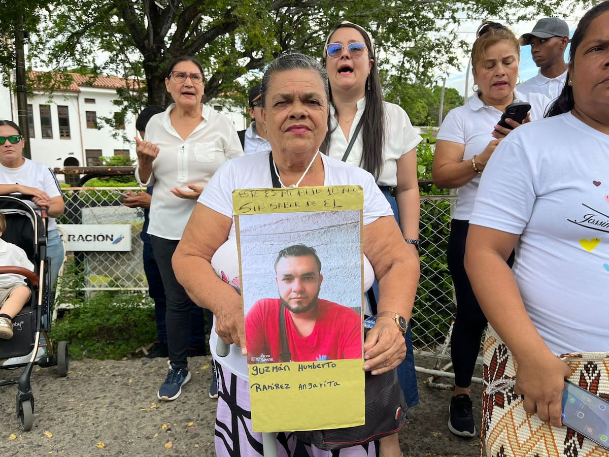 Colombiana denuncia que no tiene noticia de su hijo capturado hace 10 años en Venezuela