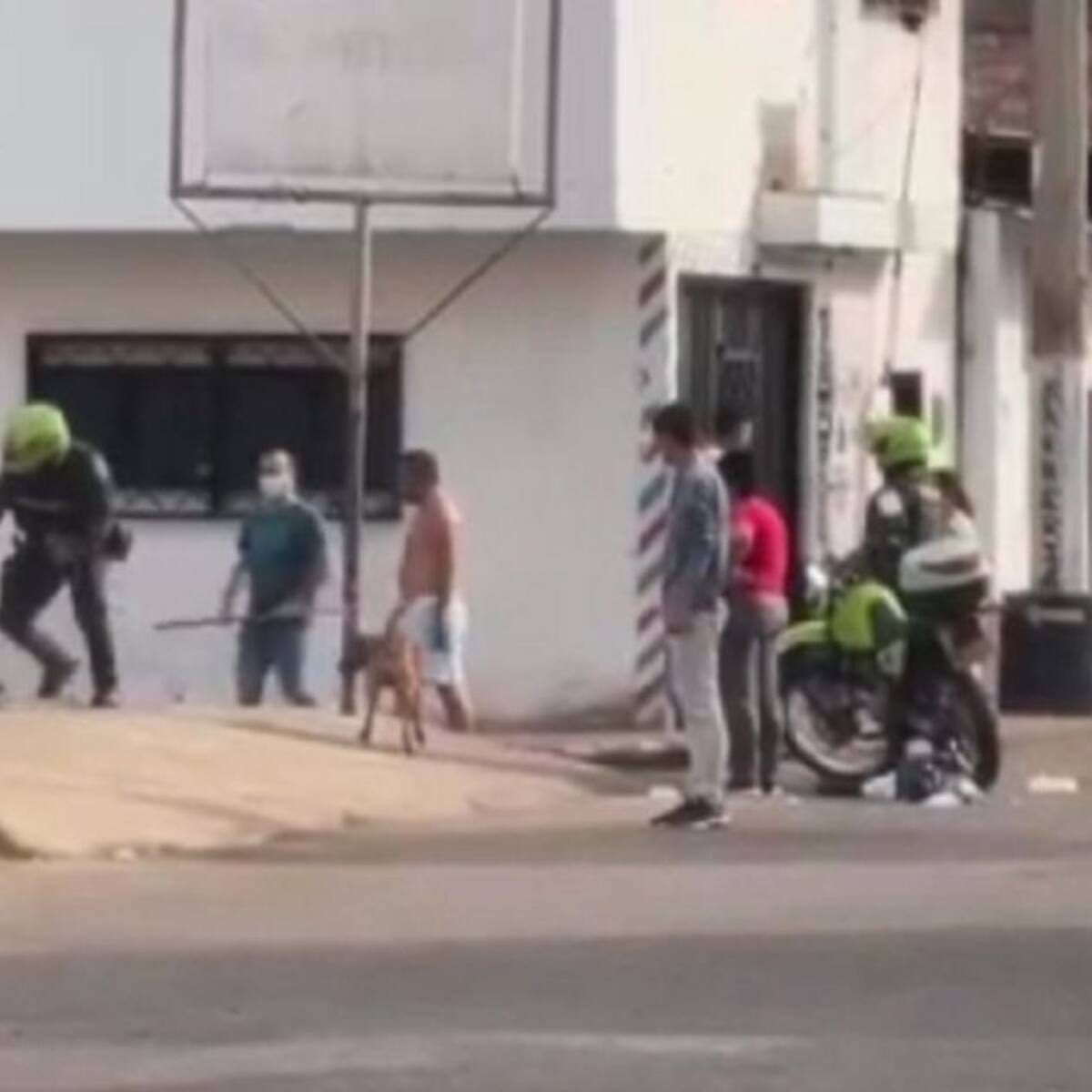 Suspenden a policías por agresión contra habitante de calle en Cúcuta