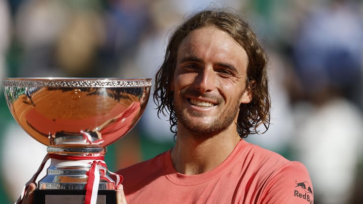 Roquebrune Cap Martin (France), 21/02/2024.- Stefanos Tsitsipas of Greece poses with his trophy after winning against Casper Ruud of Norway in their final match at the ATP Monte Carlo Masters tournament in Roquebrune Cap Martin, France, 14 April 2024. (Tenis, Francia, Grecia, Noruega) EFE/EPA/Sebastien Nogier