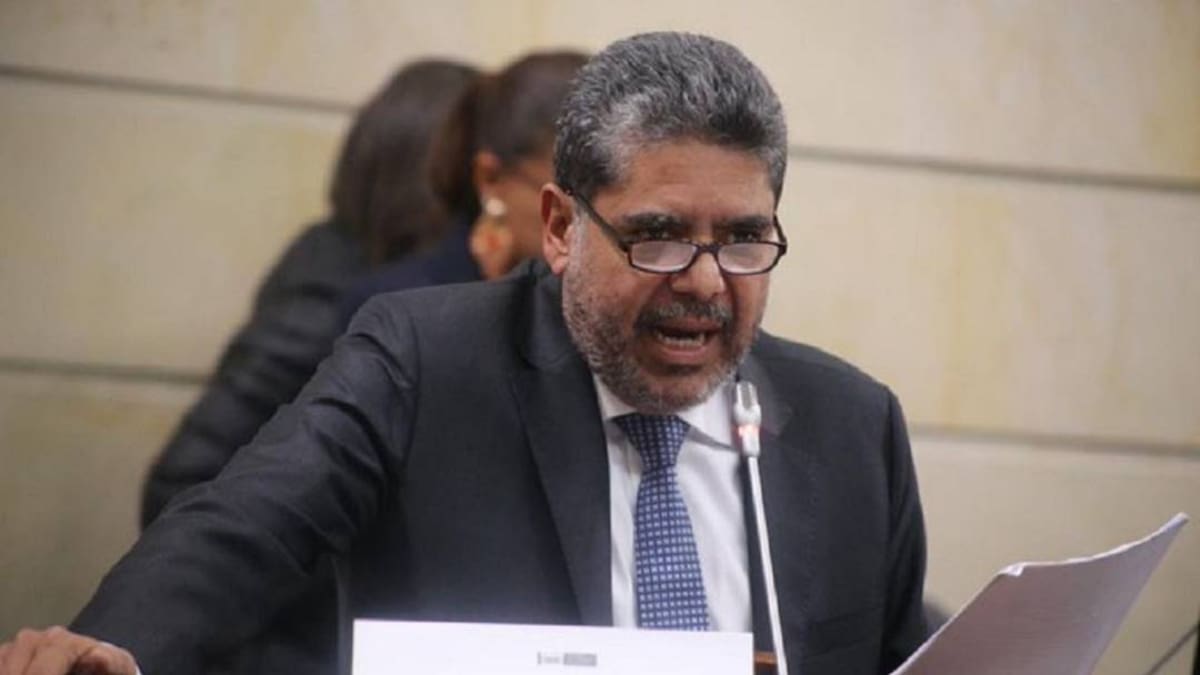 Mira anunció su apoyo a la aspiración de Carlos H. Rodríguez a Contraloría