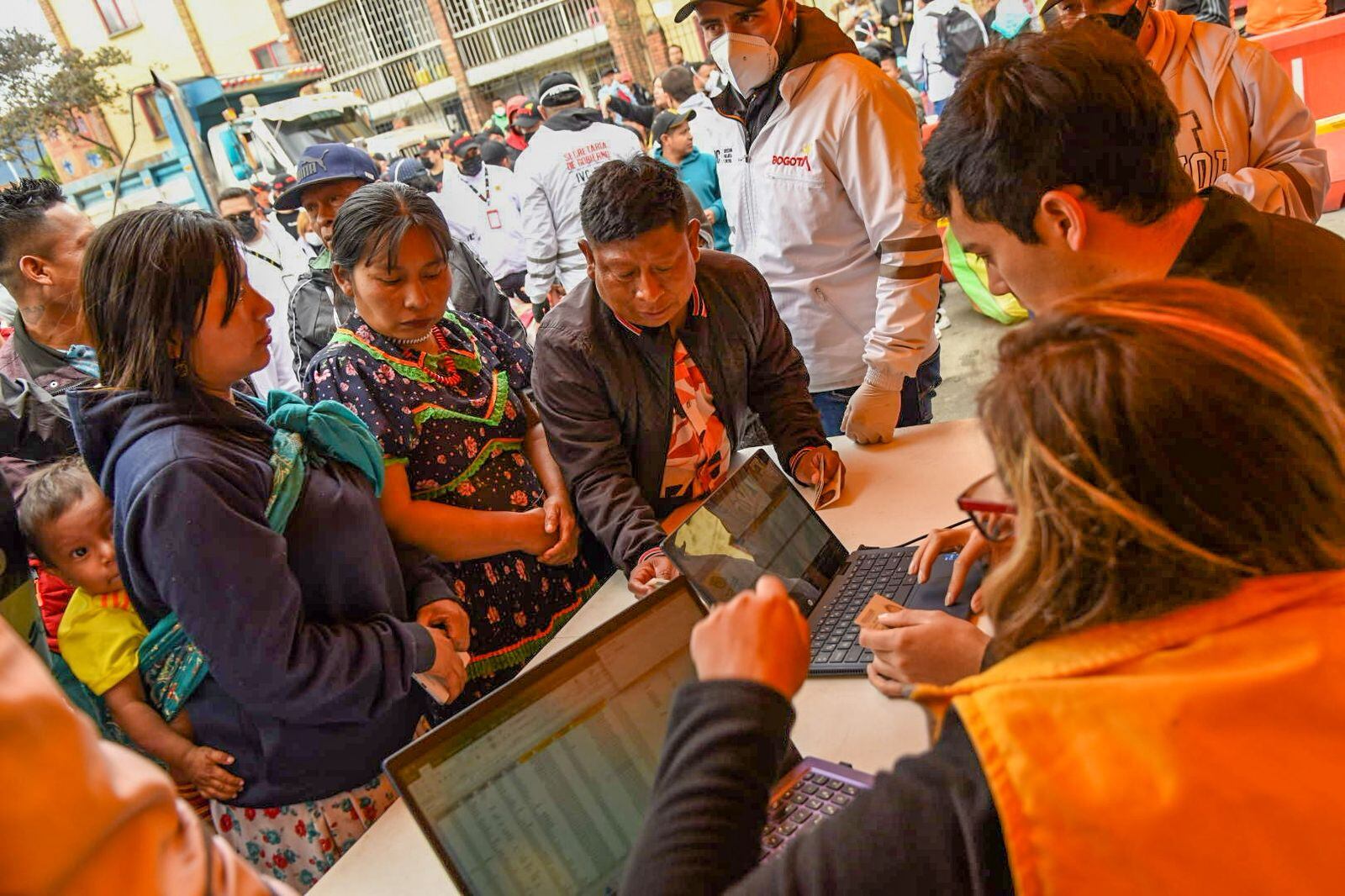 Continúa el retorno de indígenas Emberá en Bogotá: más de 400 regresarán a sus territorios // Caracol Radio