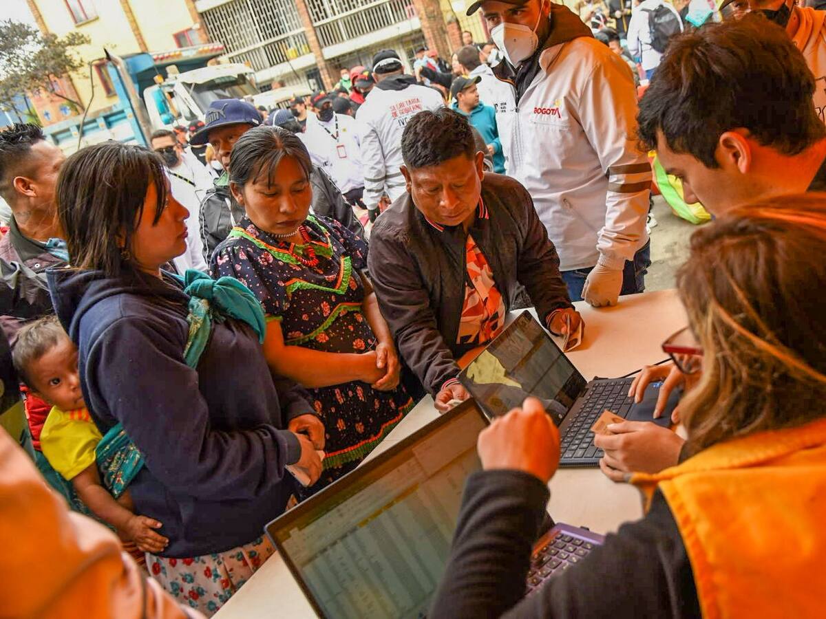 Continúa el retorno de indígenas Emberá en Bogotá: más de 400 regresarán a sus territorios