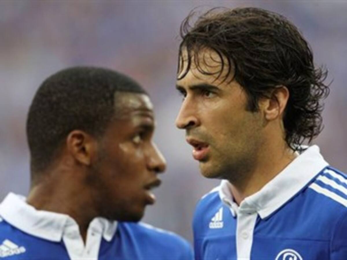 Van der Sar pide alerta máxima a sus defensores ante la amenaza de Raúl