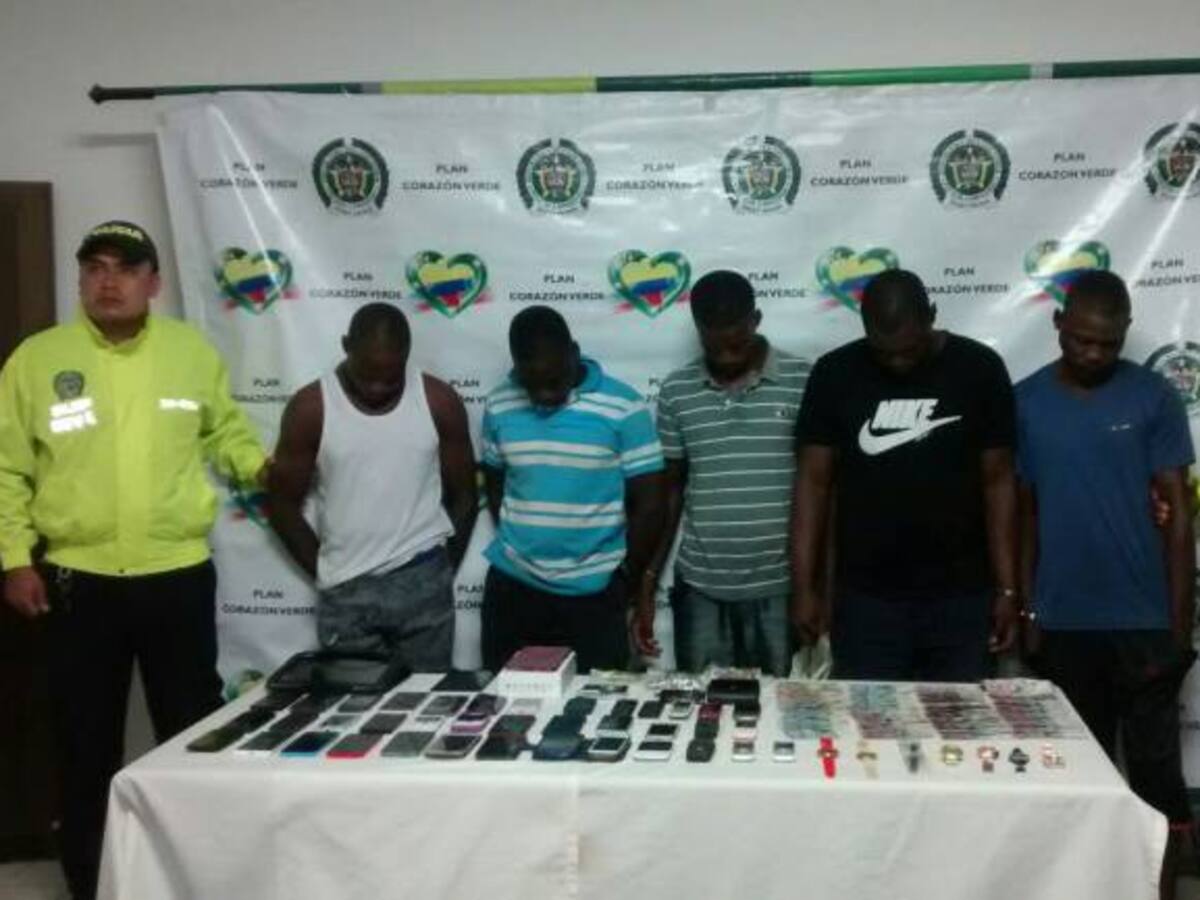 Policía Valle captura a cinco piratas marinos en zona urbana de Buenaventura