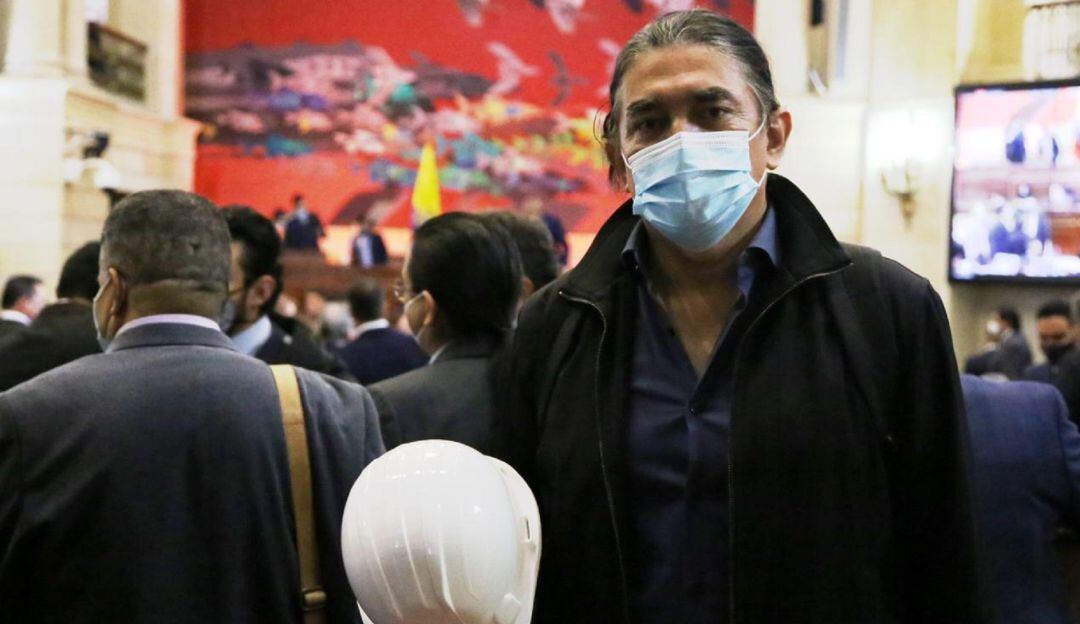 Senador Gustavo Bolívar. 