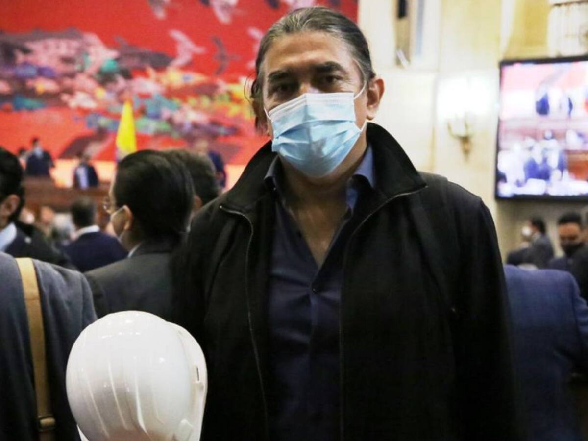 Gustavo Bolívar mantiene su investidura política y seguirá en el Congreso