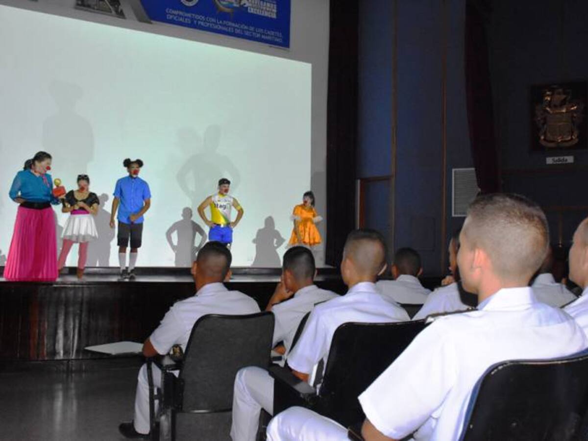 ¿Y entonces Quién?, obra teatral presentada en la Escuela Naval de Cadetes