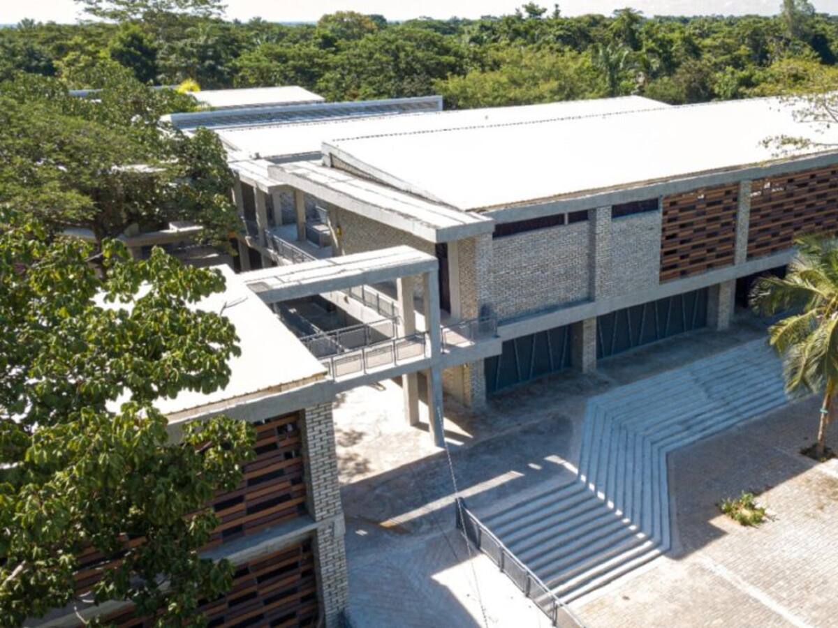 860 estudiantes beneficiados con entrega de dos nuevos colegios en Bolívar