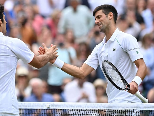 Novak Djokovic y Christian Garin en la cuarta ronda de Wimbledon 2021