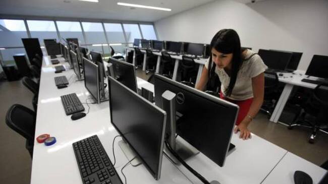 La reforma tributaria no grava las iglesias, fundaciones e internet para estratos 1-2-3: @MauricioCard