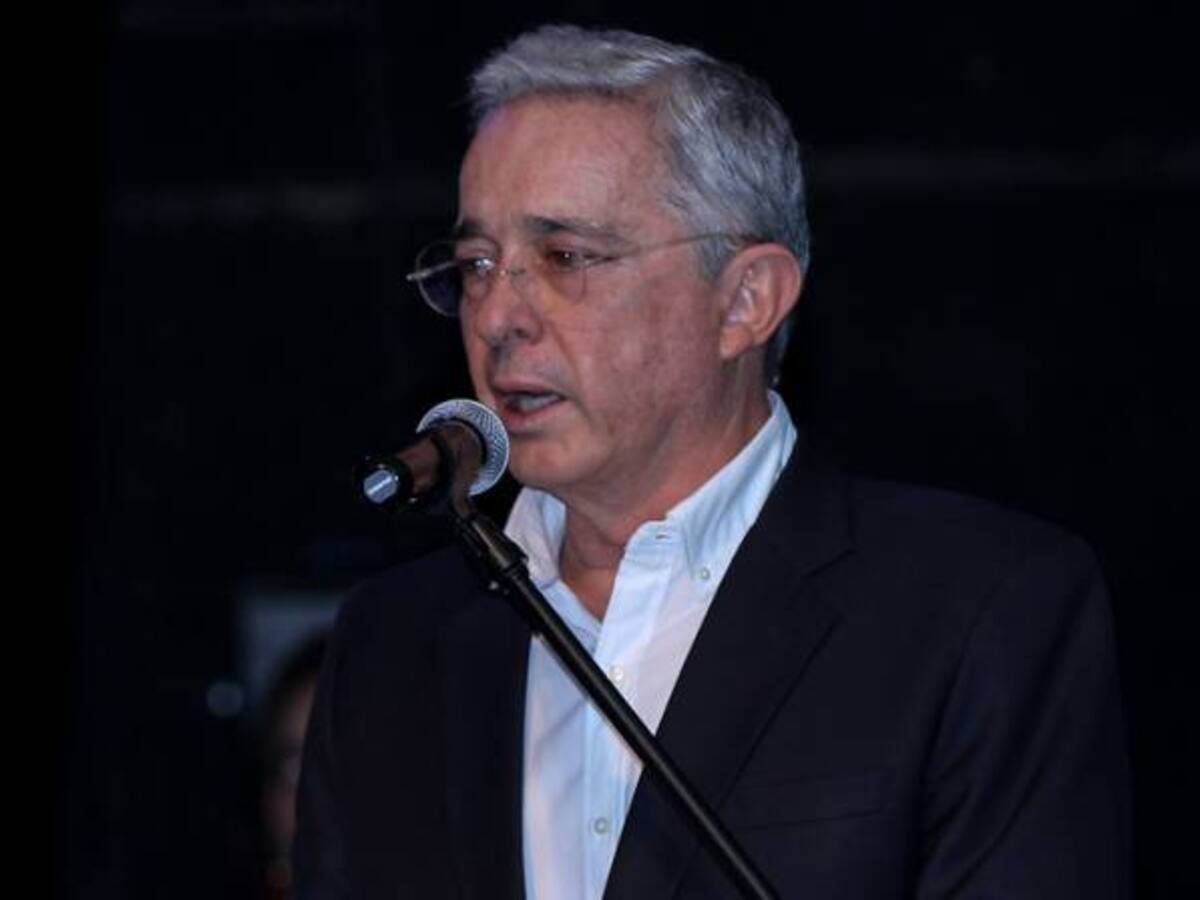 A Uribe lo afectó la polémica con Daniel Samper: analista