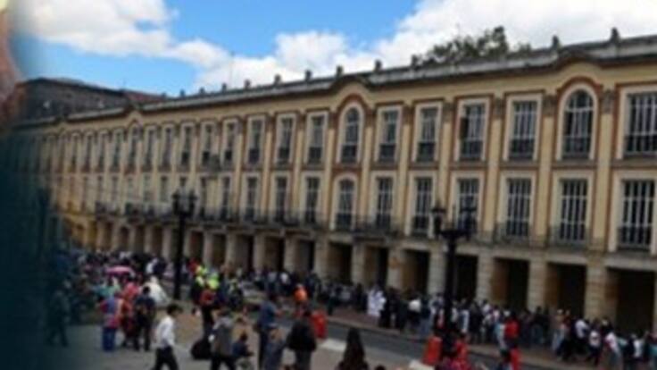 En Caracol Radio Francisco Bernate, abogado de Lezly Kalli, sobre demandas a Distrito.