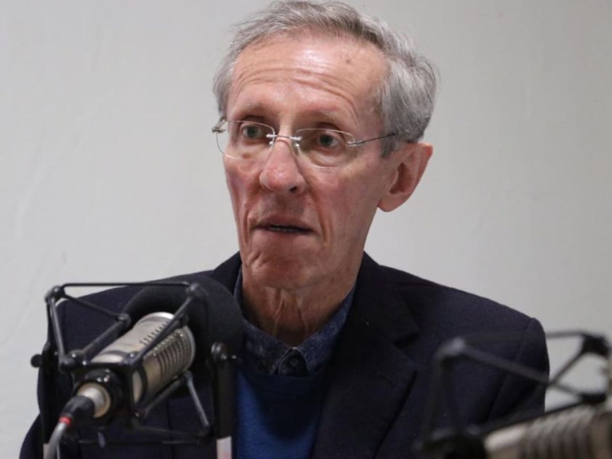 El embajador Santos no podía seguir: Navarro