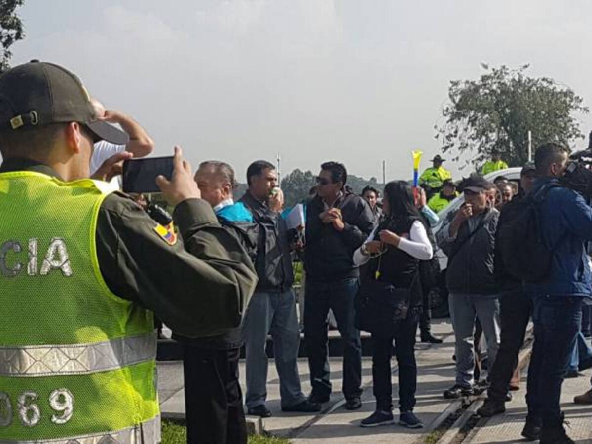 Protesta de conductores del Sitp colapsa Transmilenio en la 26